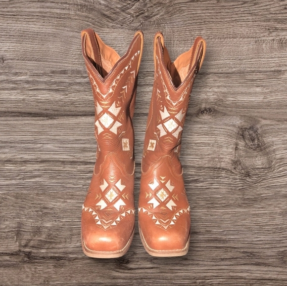 dingo Shoes - Dingo Women's Mesa Southwestern Embroidered Leather Western Boot